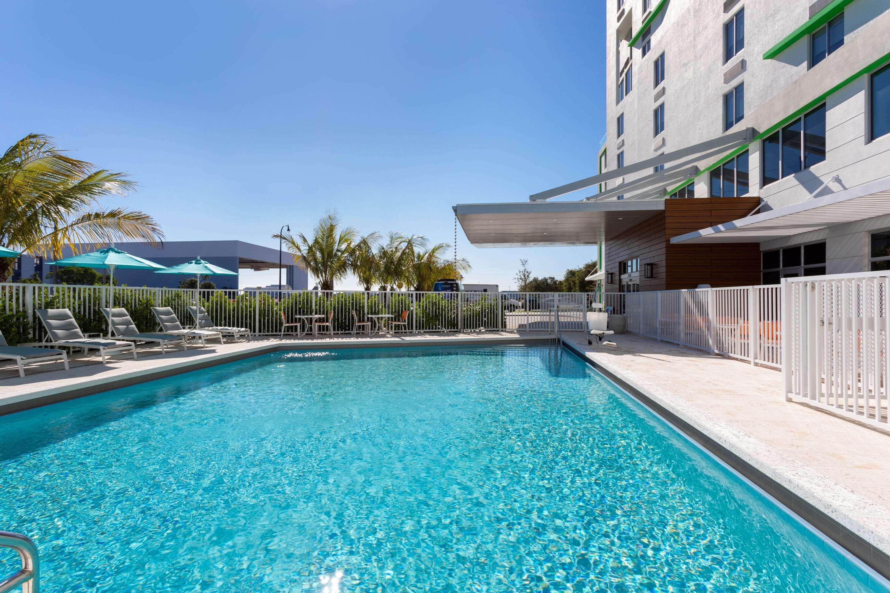 Hotel Wyndham Garden Miami International Airport Exterior foto